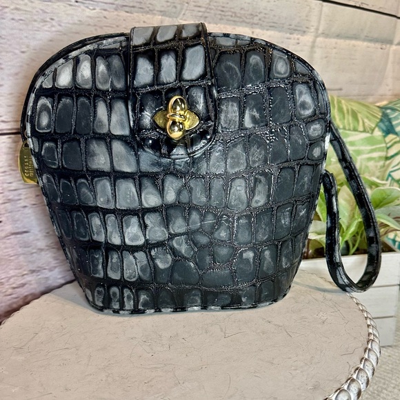 Stuart Weitzman Women’s Black and Grey Embossed Croc Leather Shoulder Bag - Picture 3 of 14